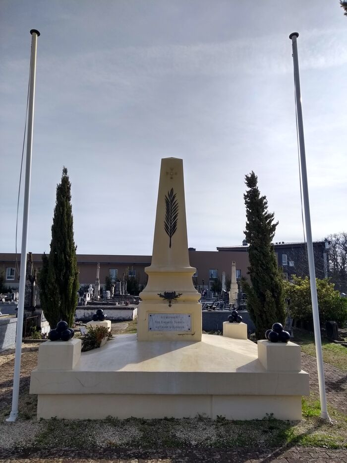 Monument aux morts du cimetière du Teich